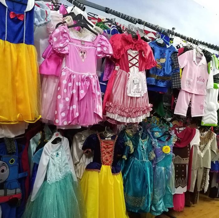 Продам карнавальні костюми всі разом