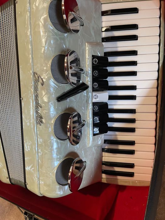 Acordeão 96 baixos