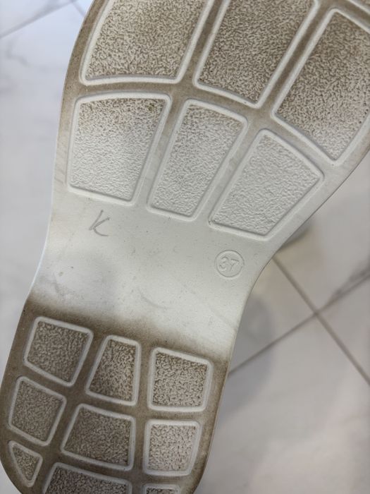 Босоніжки білі 37 розмір