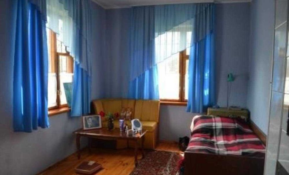 Просторий будинок в Загальцях - тихе місце для життя.