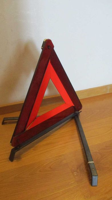 Знак аварийной остановки. Выключатель массы.