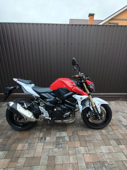 Suzuki GSR750 3017