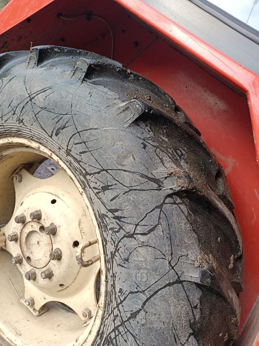 2 opony tylne do C-360 używane