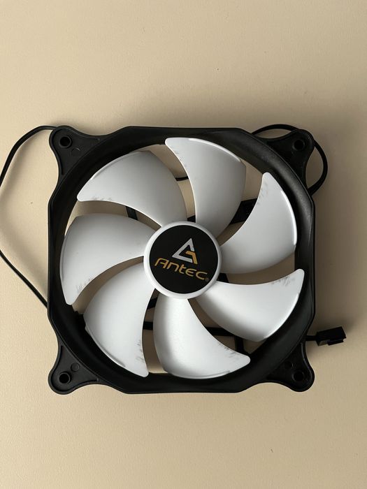 Вентилятори antec 120мм 3pin (ціна за шт. В наявності 2шт.)