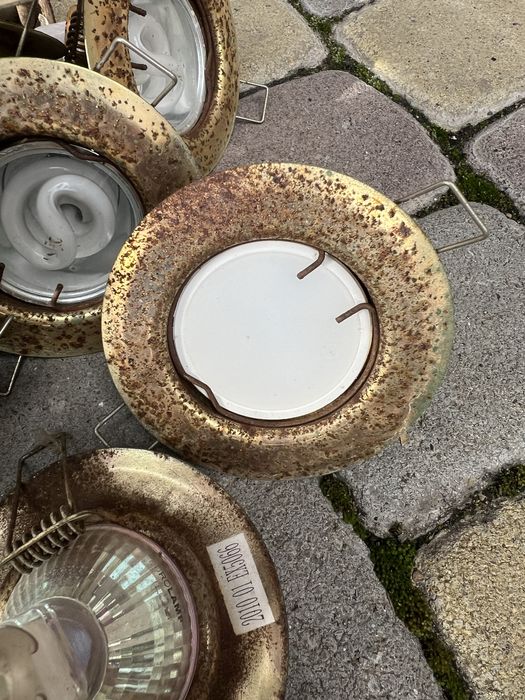 Світильник точковий з лампочками є 20 шт