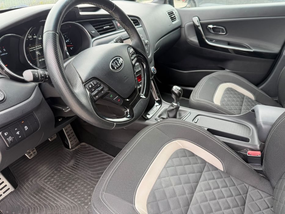 Kia Ceed 1.6 CRDi GT Line — photo 4