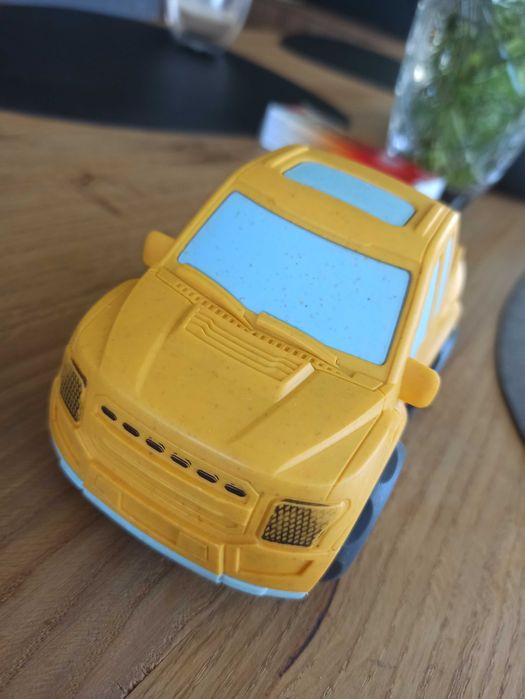 Auto plastik wykonany z recyklingu