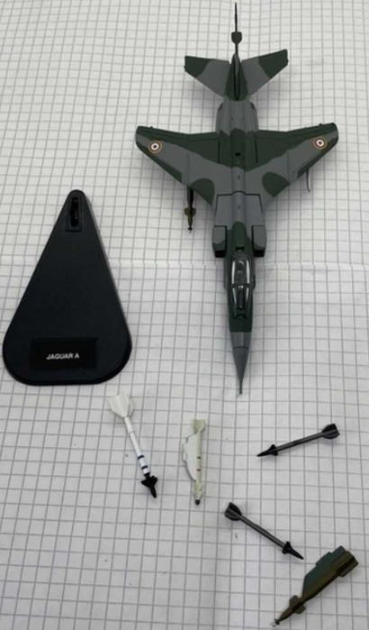 Модель літака іграшкова SEPECAT Jaguar A 1:100 металева