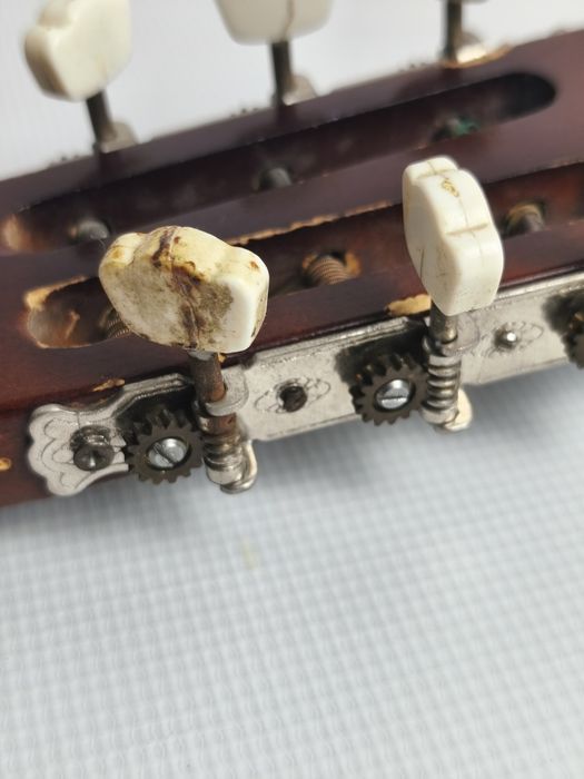 Gitara klasyczna tradycyjna metalowe struny statyw stojak gitarowy