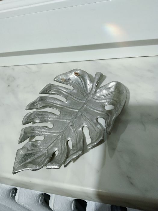 Patera metalowa srebrny liść