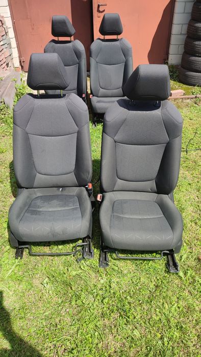 Fotele Toyota RAV4 (5gen) od 2019