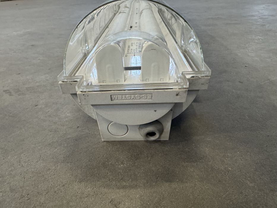 Lampa świetlówkowa