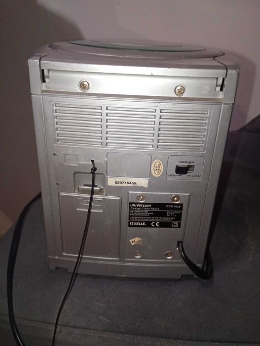 Міні музичний центр з годинником Universum