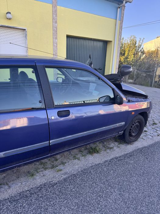 Renault clio 1994 1.0 inteiro ou para peças — photo 2