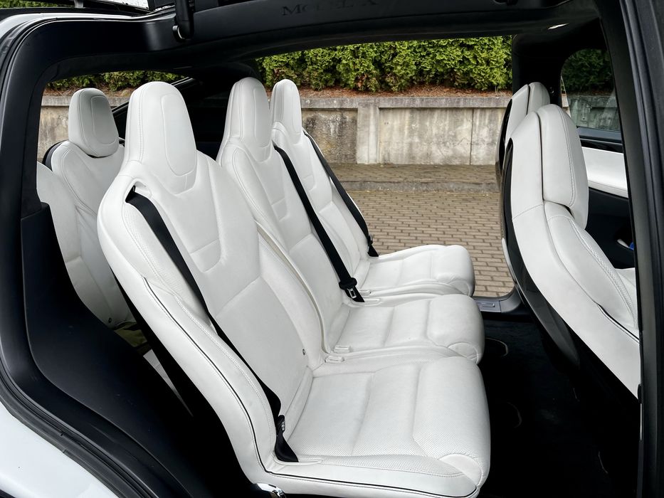 Tesla model X 90