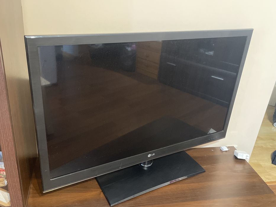 Duży monitor LG.