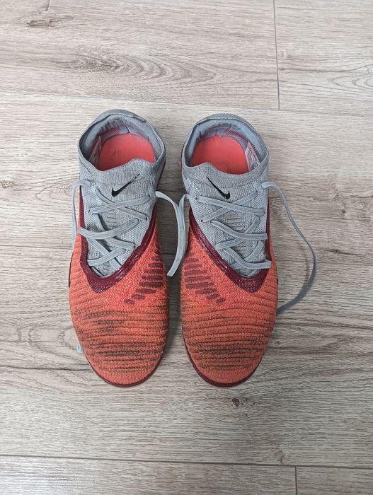 Profesjonalne korki piłkarskie Nike Phantom rozmiar 41