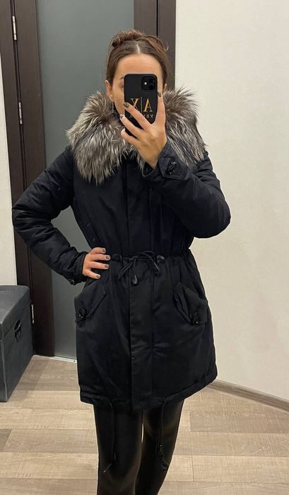 Продам зимнее пальто с натуральным мехом чернобурки