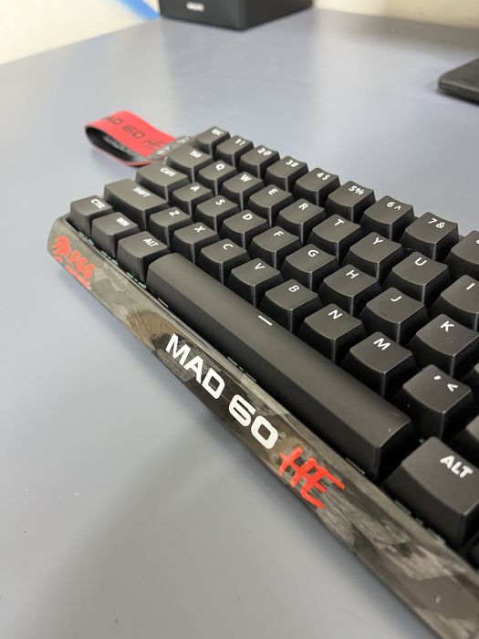 Магнитная карбоновая клавиатура mad 60 he «CUSTOM»