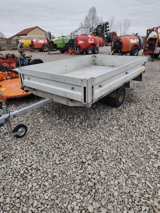 Przyczepka samochodowa