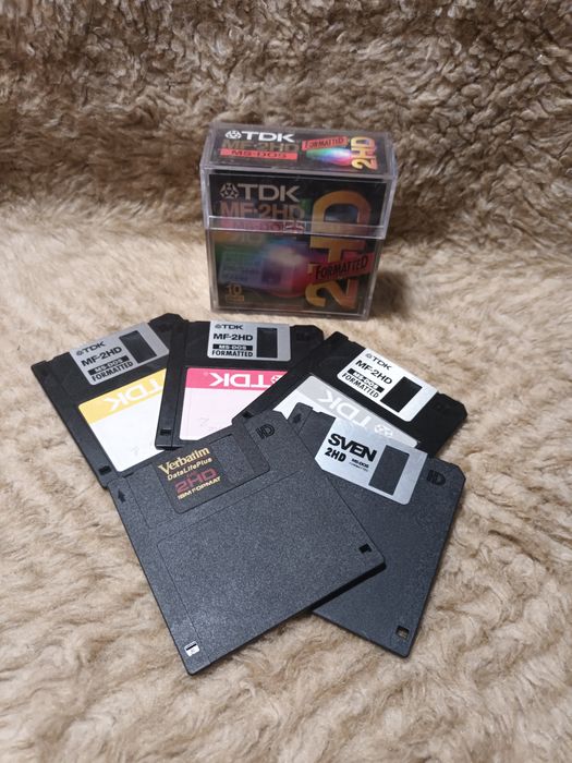 Дискеты в коробке