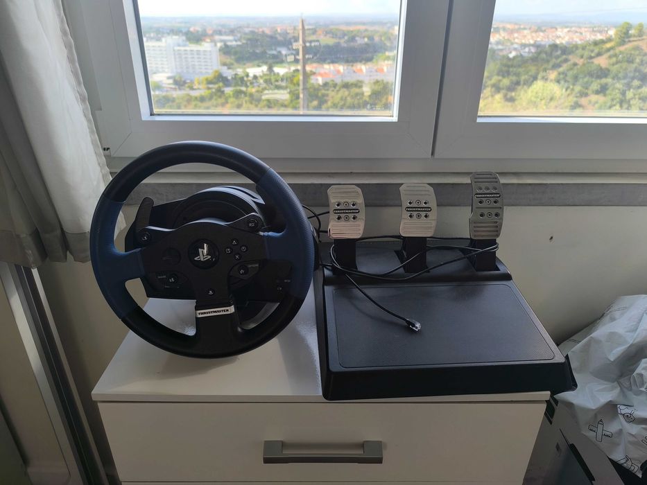 Thrustmaster T150 Force Feedback + Pedais T3PA (3 pedais)