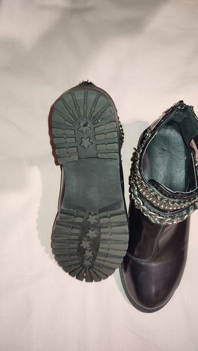 Чобітки дитячі лаковані.