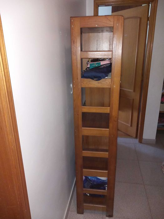 Estante em pinho mel