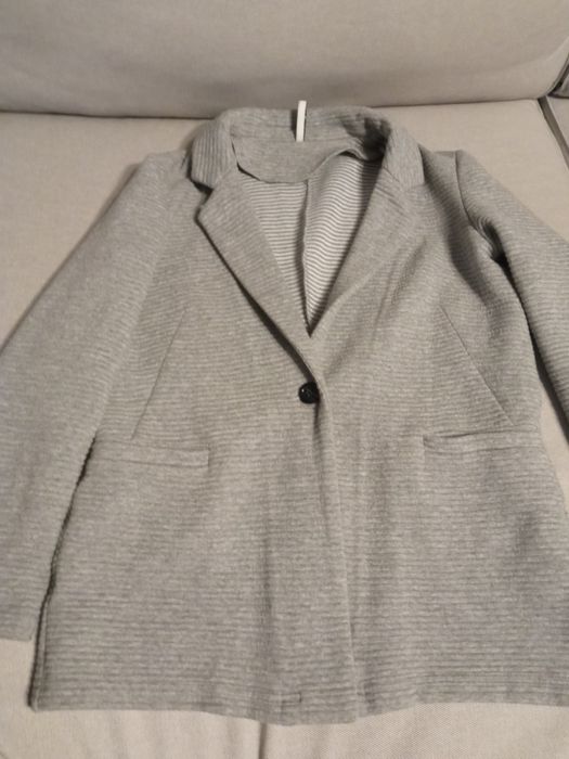 Szara prawie nowa  damska marynarka stradivarius
