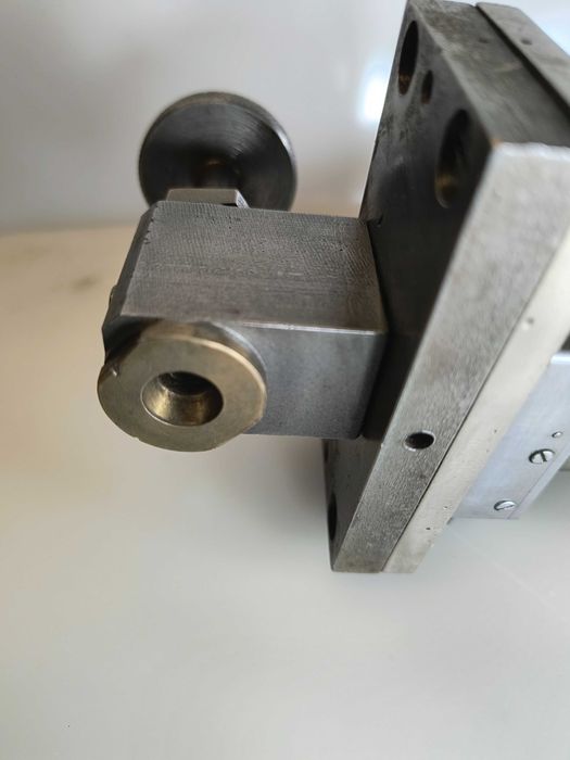 Tokarka zegarmistrzowska TDB-8 SUPORT z przystawką do frezowania.