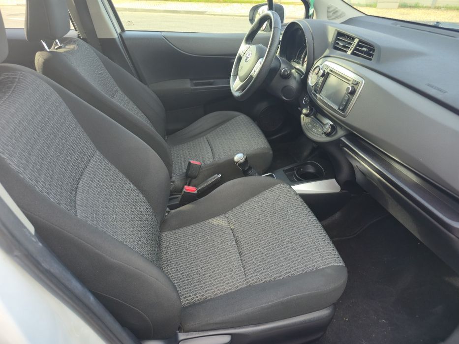 Toyota Yaris com AR Condicionado