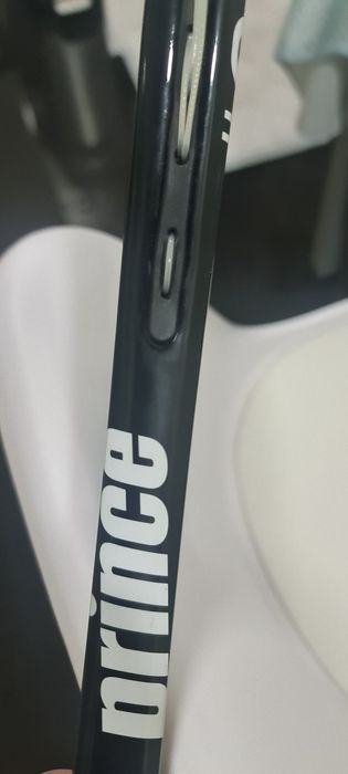 Raquete de tênis Prince TM16A-107 Arch Invader com capa. Punho Preto