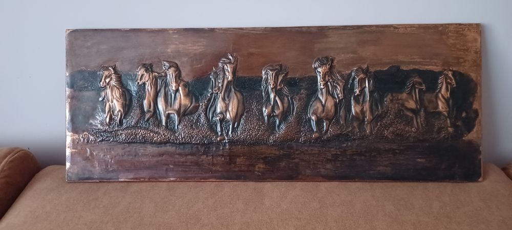 Miedziany obraz sygnowany ,konie.
