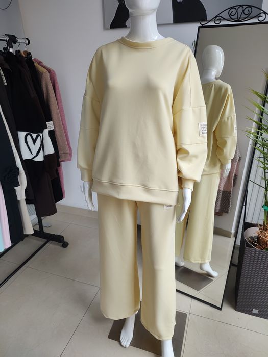 Masełkowy dres oversize z naszywką - bananowy One size