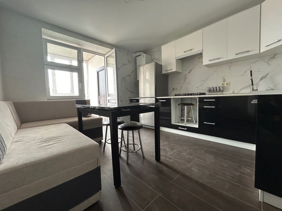 Оренда 1,5 кім,Площа Ринок Тарнавського 47м 5п-350дол