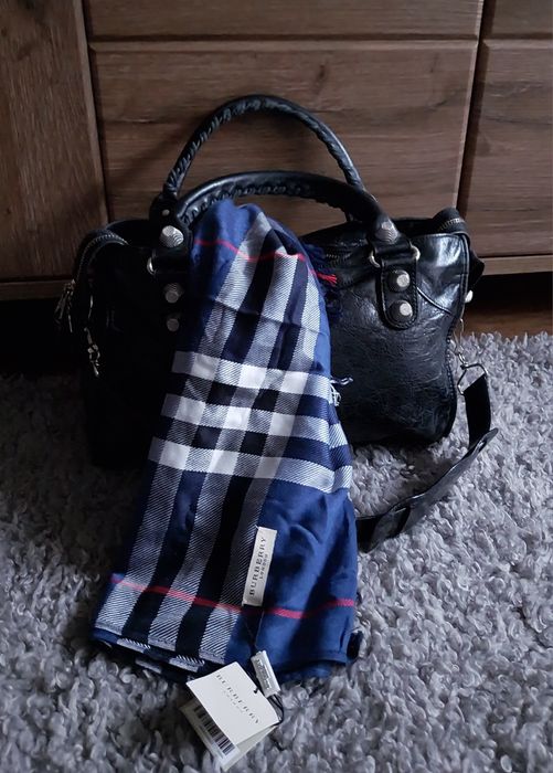 Burberry apaszka z kompletem metek