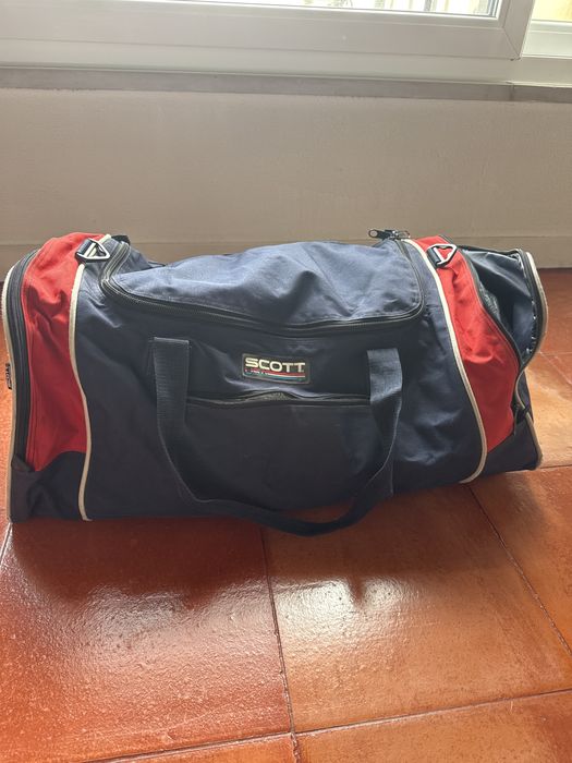 Saco Desporto Grande com bolsas laterais