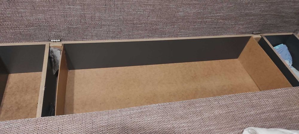 Wygodna sofa / kanapa rozkładana z funkcją spania + poduszki