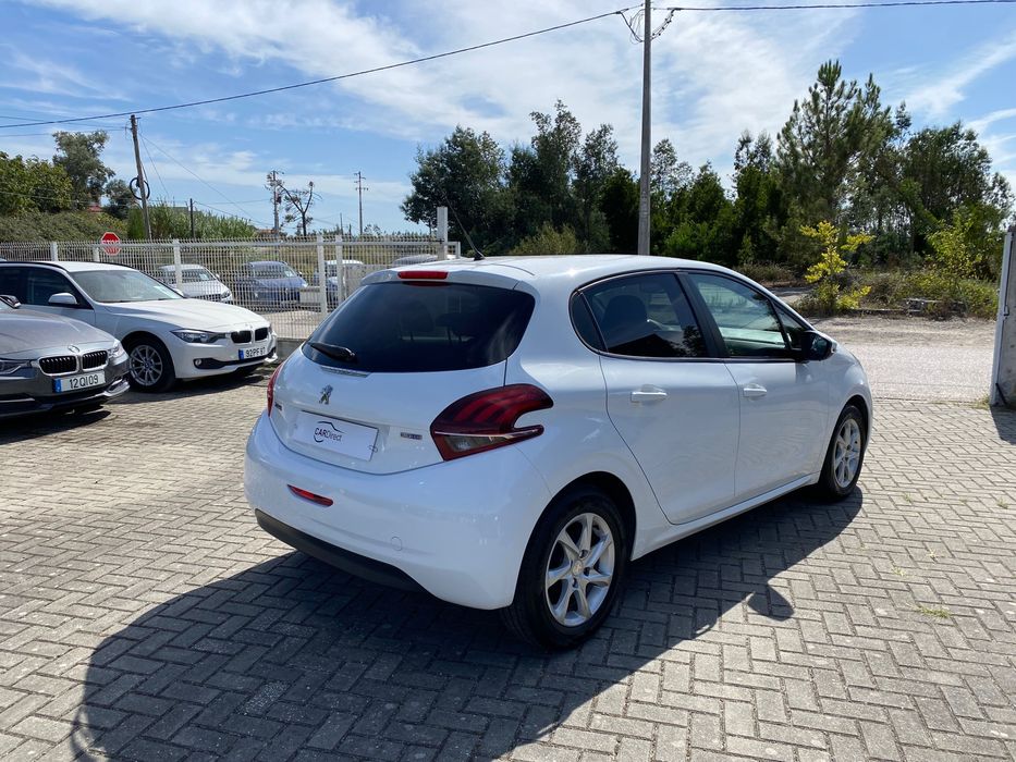 Peugeot 208 1.6 HDI - Garantia 18 meses
