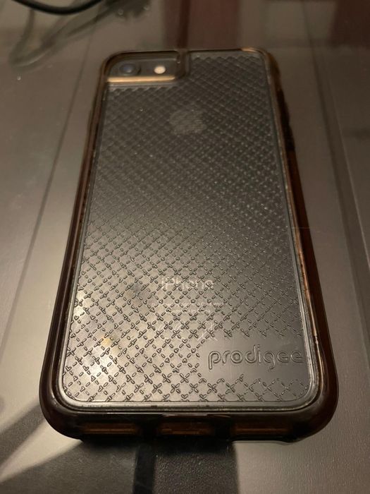 iPhone 8 com câmara danificada – 64GB64751225456769122