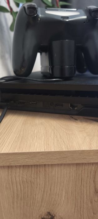 Продам Sony Playstation 4 pro 1Tb