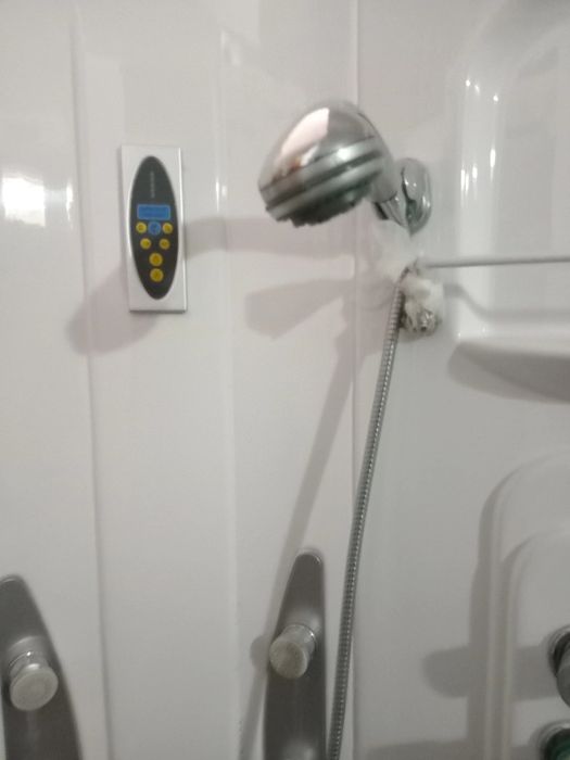 Coluna de duche com três sistemas chuveiros  com rádio