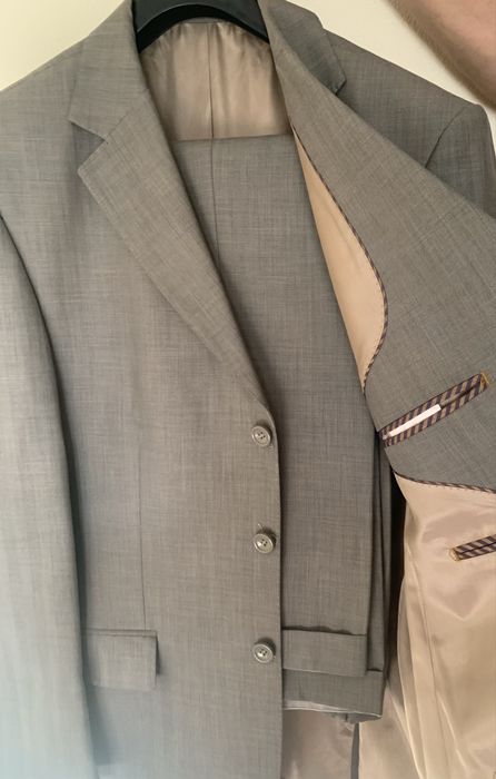 Чоловічий урочистий костюм