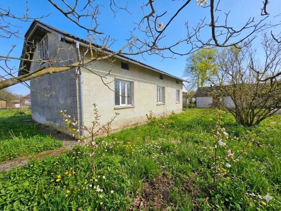 Продається добротний цегляний будинок...