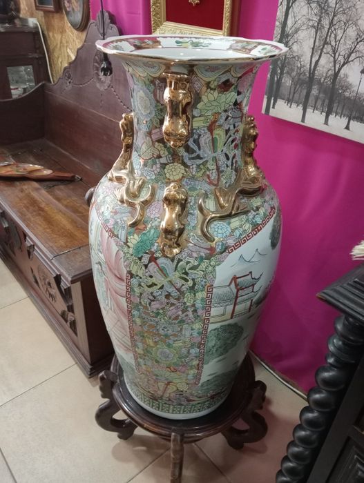 Jarrão oriental com suporte