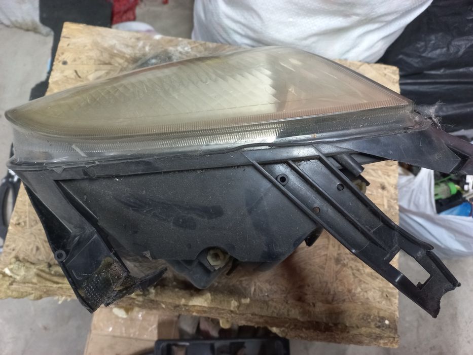 Продам передню фару Ford Fusion