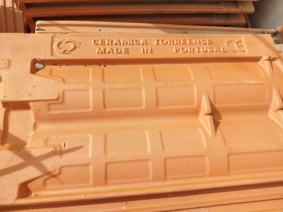 Telhas novas da cerâmica torreense