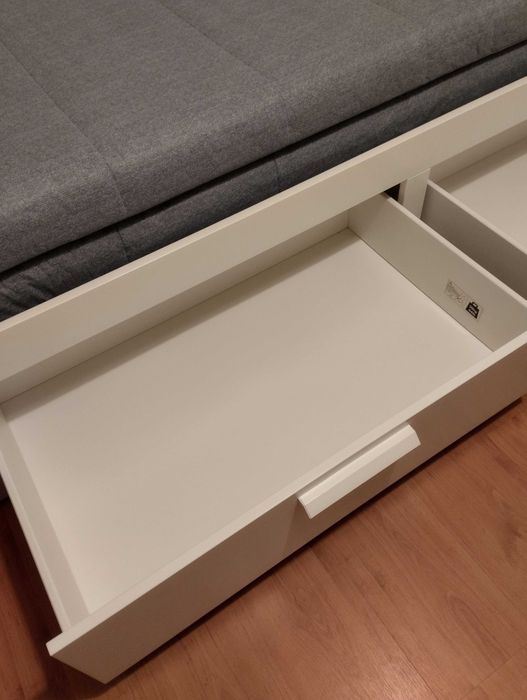 IKEA BRIMNES cama 2 colchões + Mesa de cabeceira