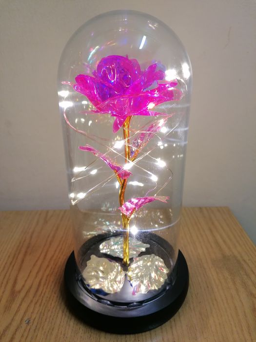 Wieczna róża w kopule. Lampka led.