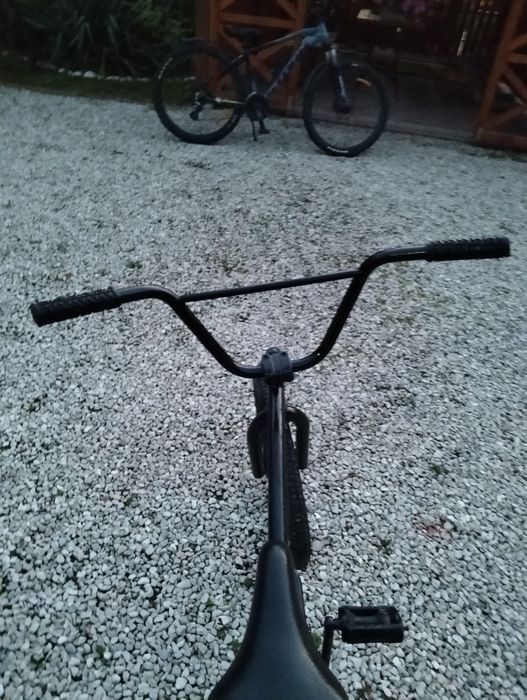 Witam mam na sprzedaż bmxa cena do negocjacji stan dobry.